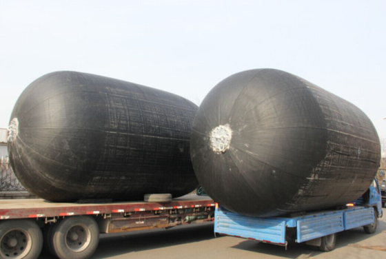 Kapal ke Kapal Fender Karet Pneumatik Tanpa Rantai Ban Jaring Diameter 300-4700mm Untuk Berbagai Kapal