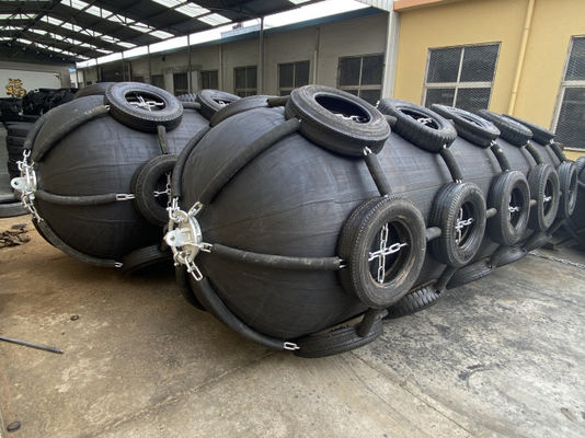 kualitas  Galvanized Accessories Ship Rubber Fender 80kpa Pneumatic Yokohama Marine Fenders pabrik