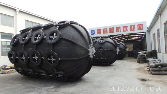 Kapal Berthing Pneumatic Rubber Fender Yokohama 80kpa Boat Net Type