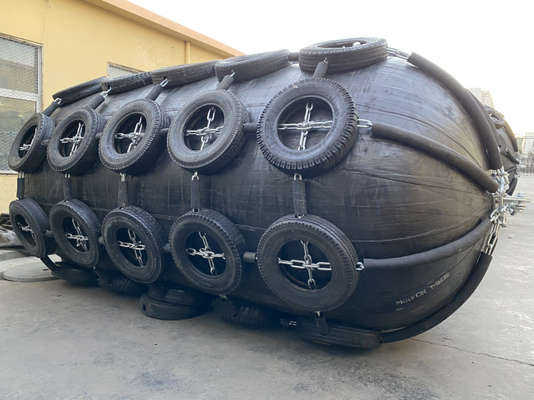 ISO17357 Marine Pneumatic Rubber Fender Kapal Berthing Dock Bumper