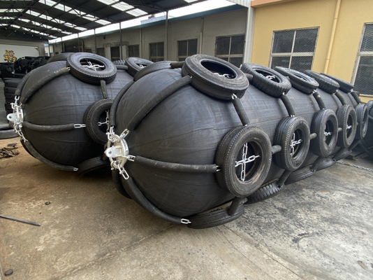 Aksesoris Galvanis Kapal Karet Fender 80kpa Pneumatic Yokohama Marine Fender
