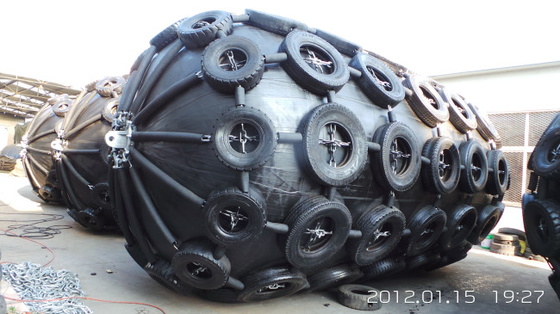 Lapisan Penguatan Pneumatic Rubber Fender Black Ship Quay ISO17357