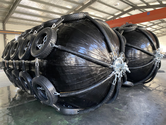 STQ STB Yokohama Fender Karet Pneumatik Di Anjungan Minyak