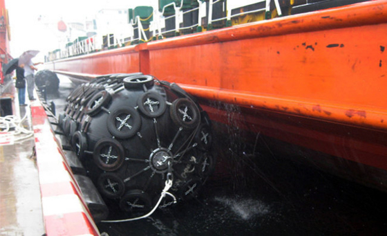 50kPa Ship Rubber Fender ISO 17357 Boat Docking Yokohama Floating Fender