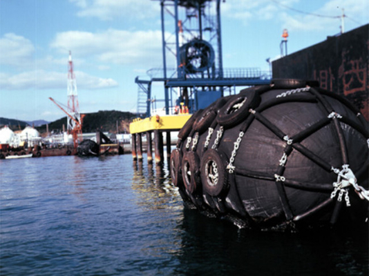 Ban Bersih Yokohama Pneumatic Rubber Fender Docking Jenis Fender Kapal 0,05mpa