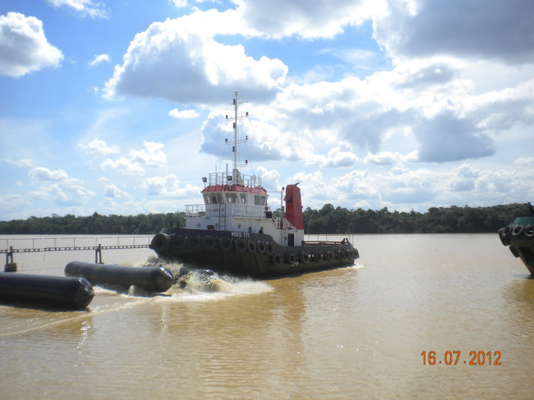Landing Boat Lift Air Bags ISO 14409 Hitam Kedap Udara Yang Baik Kantong Udara Karet Laut