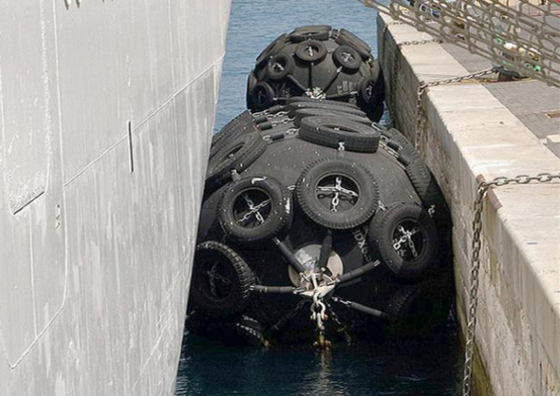 Fender Pneumatik Karet Untuk Kapal Floating Yokohama Offshore Fender