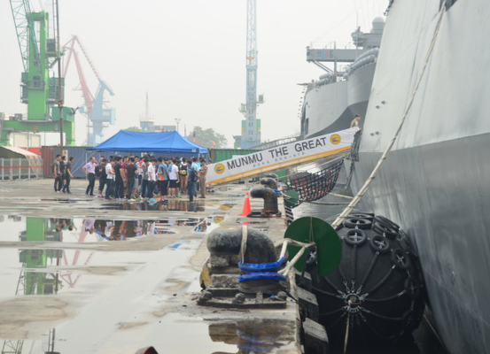 Docking Ship To Ship Protection Inflatable Rubber Fender Ukuran Disesuaikan